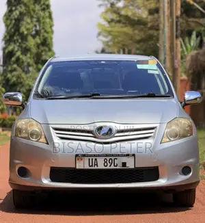Toyota Auris 2011 Silver
