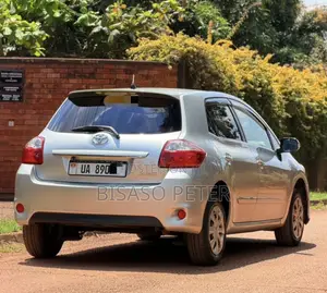 Toyota Auris 2011 Silver