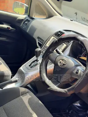 Toyota Auris 2011 Silver