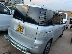 Toyota Sienta 2007 Silver