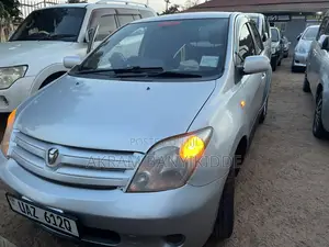 Toyota IST 2005 Silver