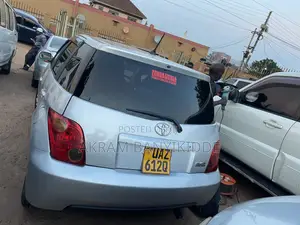 Toyota IST 2005 Silver