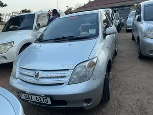 Toyota IST 2005 Silver