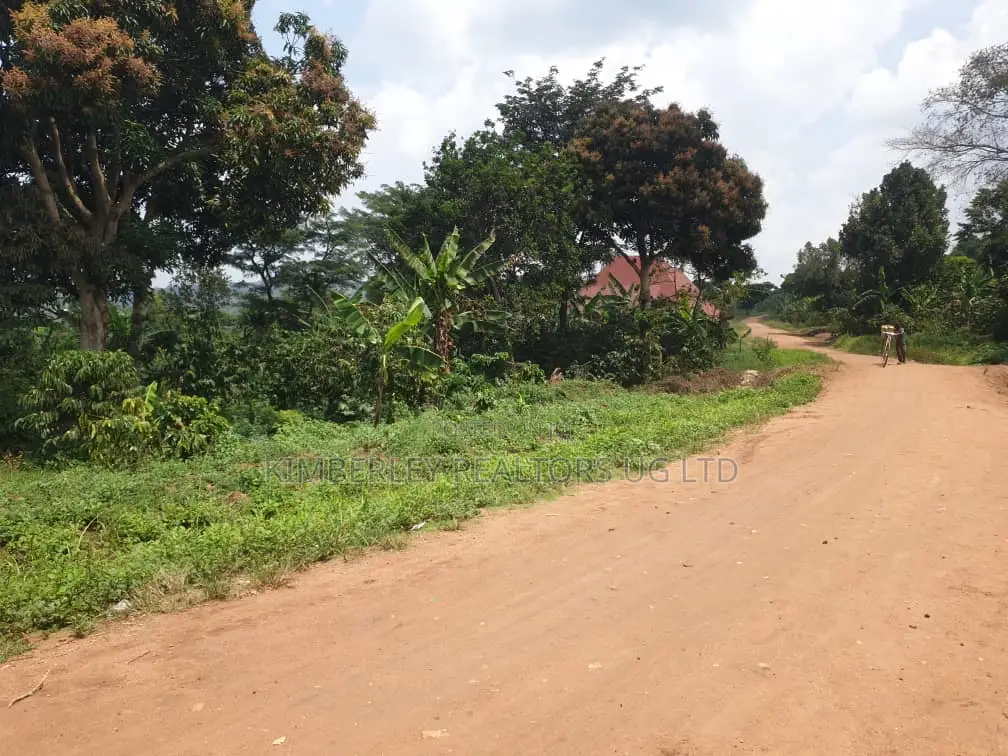 Land for Sale – Semuto
