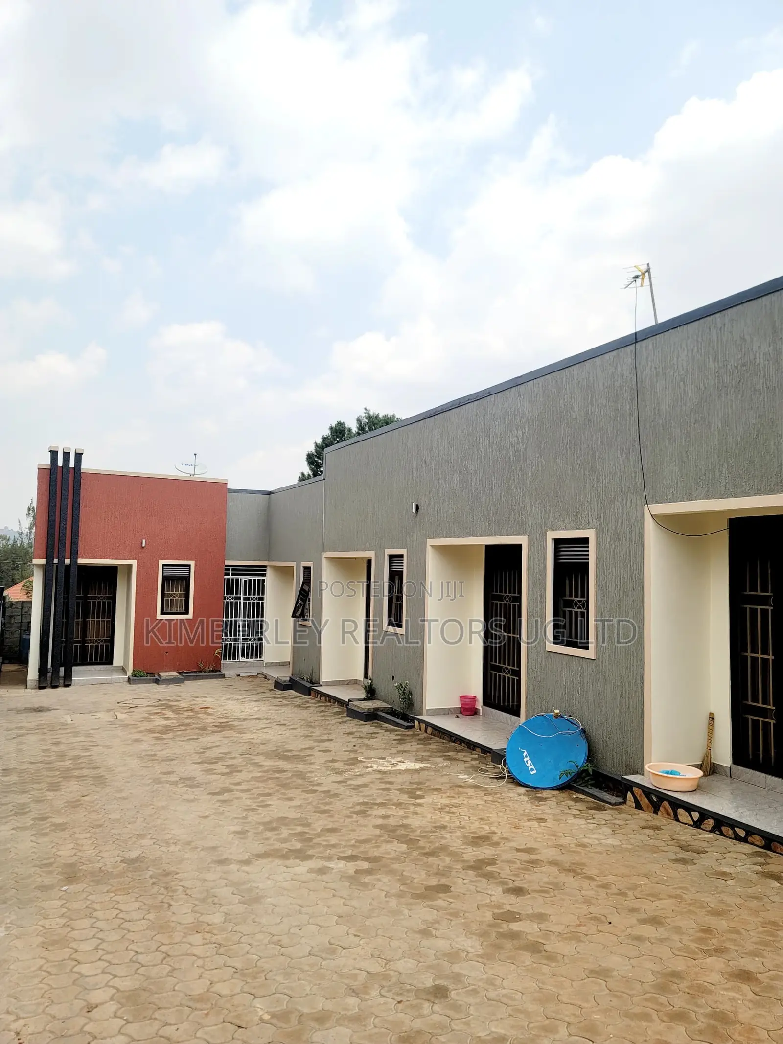 7bdrm Duplex in Division A for sale