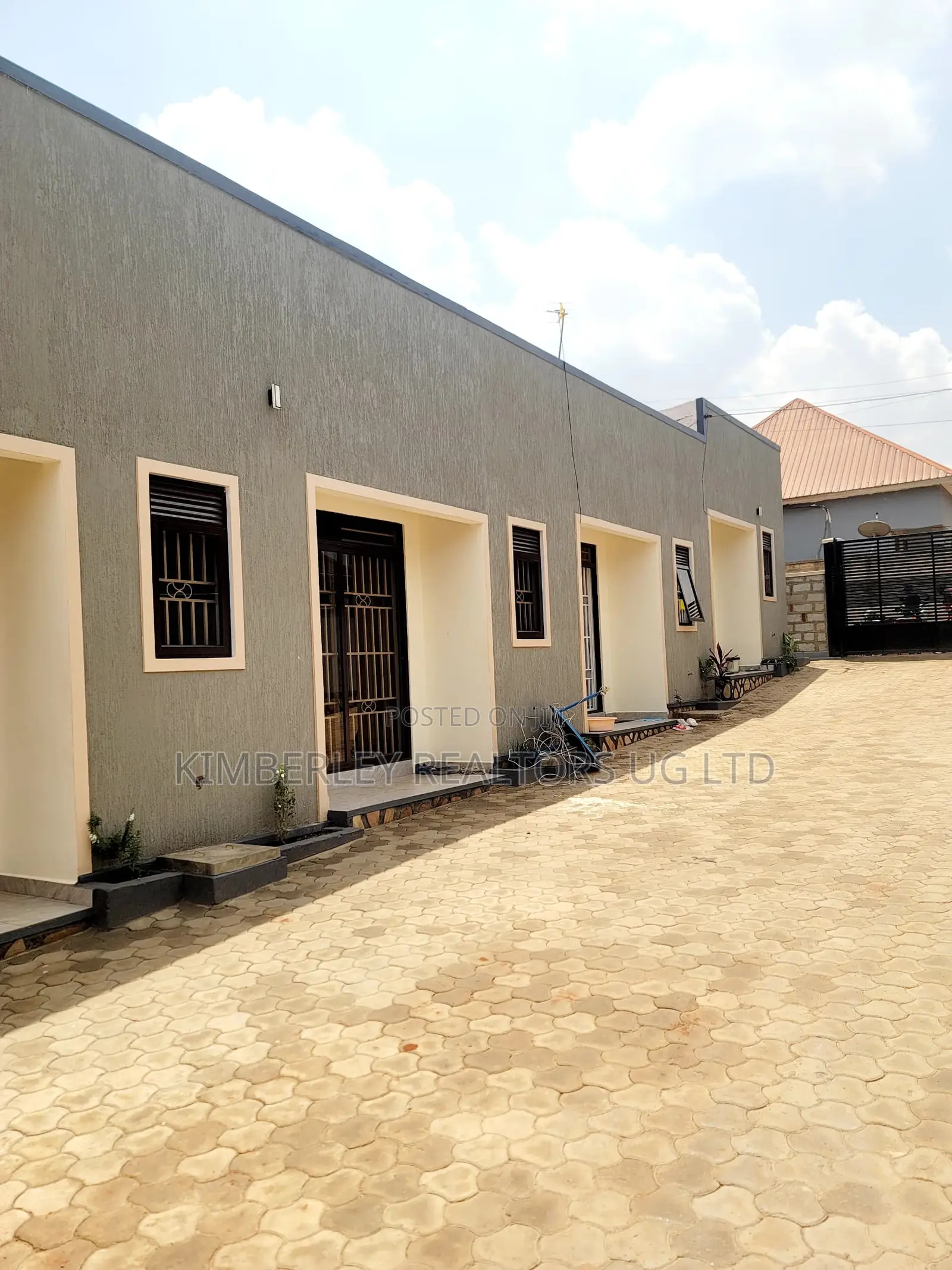 7bdrm Duplex in Division A for sale