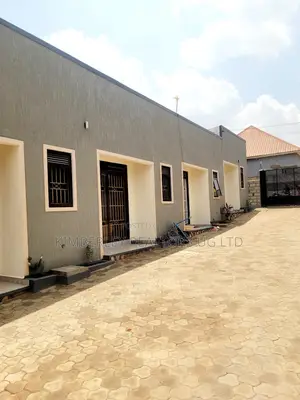 7bdrm Duplex in Division A for sale