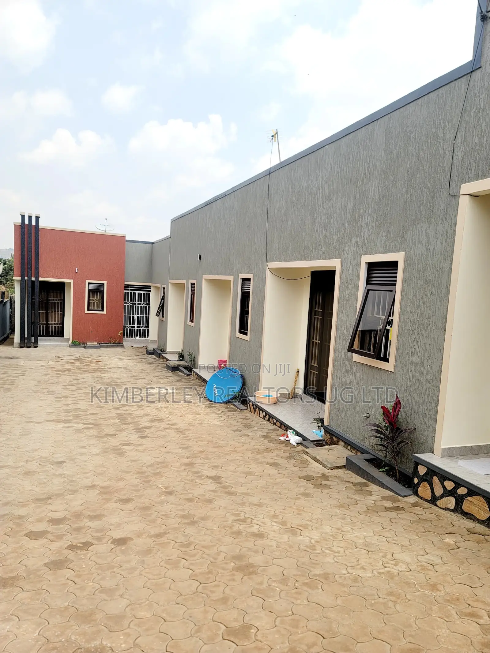 7bdrm Duplex in Division A for sale