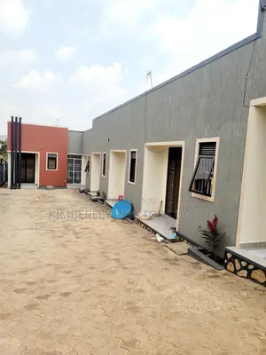 7bdrm Duplex in Division A for sale