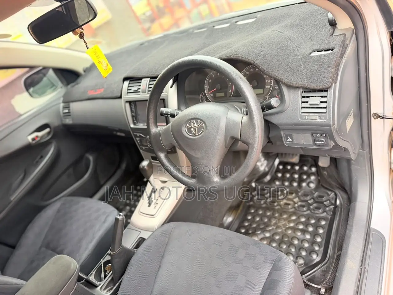 Toyota Corolla Fielder 1.5 Petrol FWD 2010 Silver