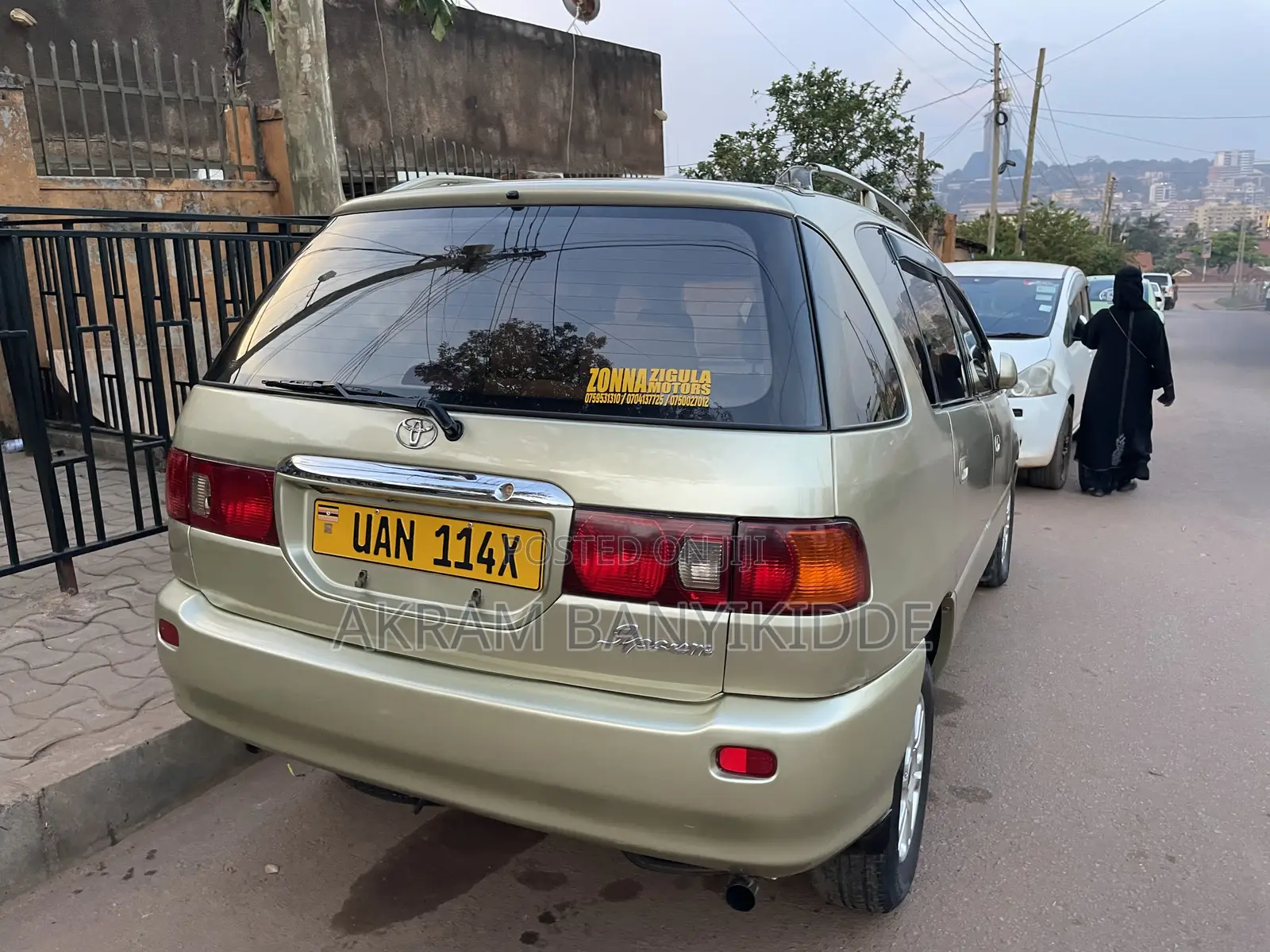 Toyota Ipsum 2000 Gold