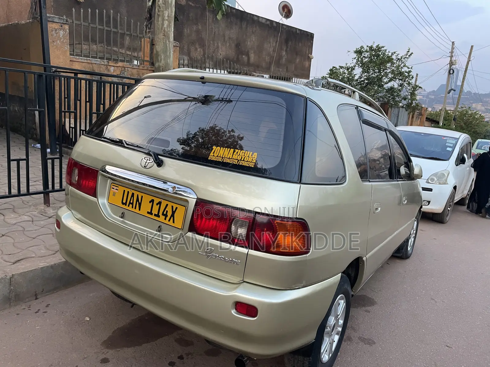 Toyota Ipsum 2000 Gold