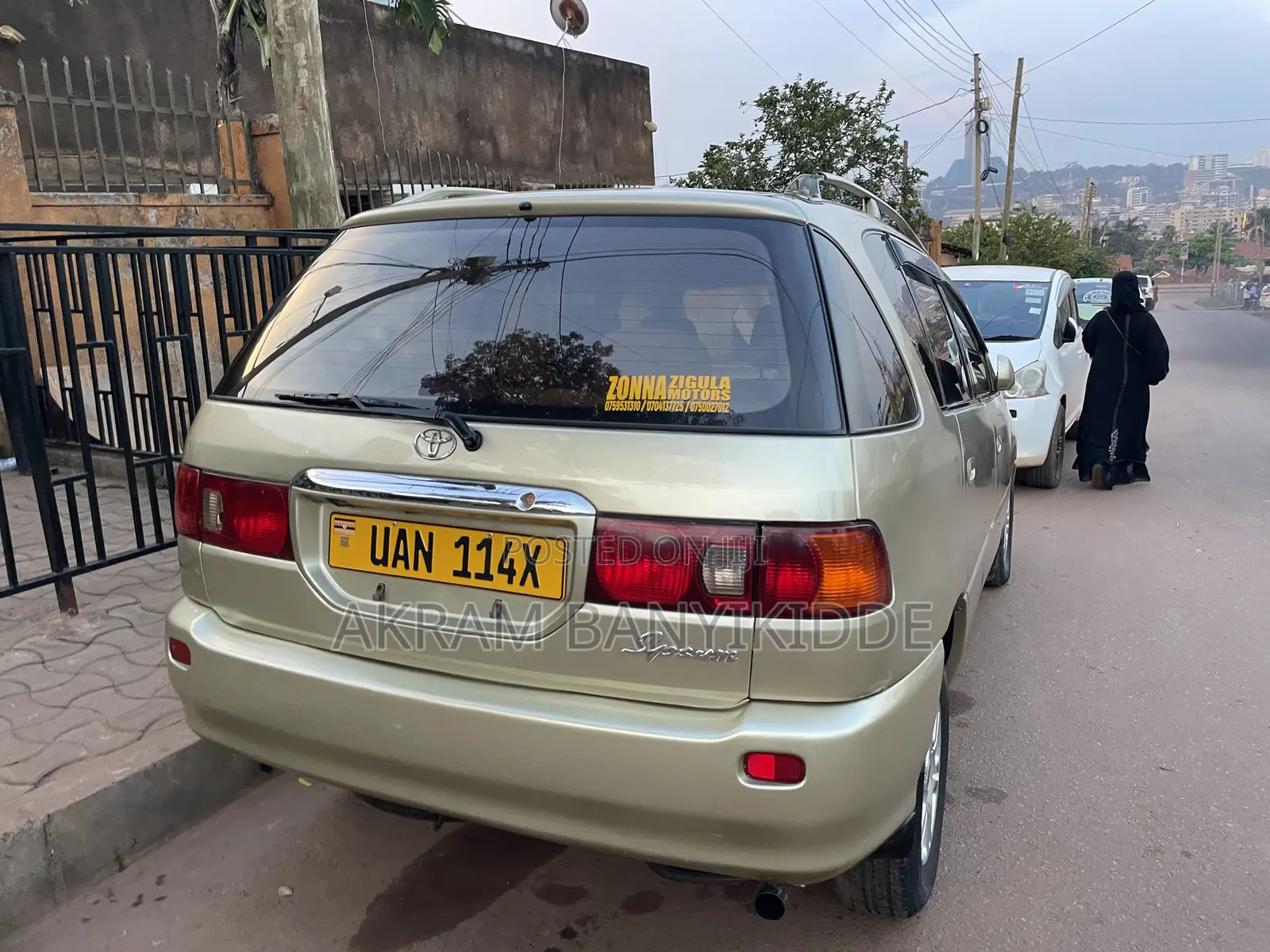 Toyota Ipsum 2000 Gold