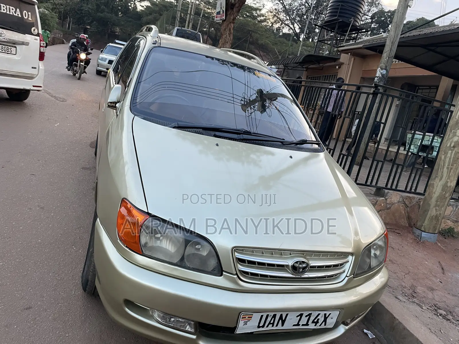 Toyota Ipsum 2000 Gold