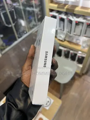 New Samsung Galaxy A57 128 GB Purple