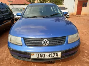 Volkswagen Passat 2004 Blue