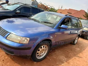 Volkswagen Passat 2004 Blue