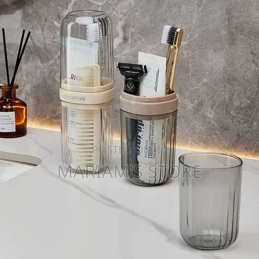 Portable Travel Toothbrush Holder With a Dust-Proof