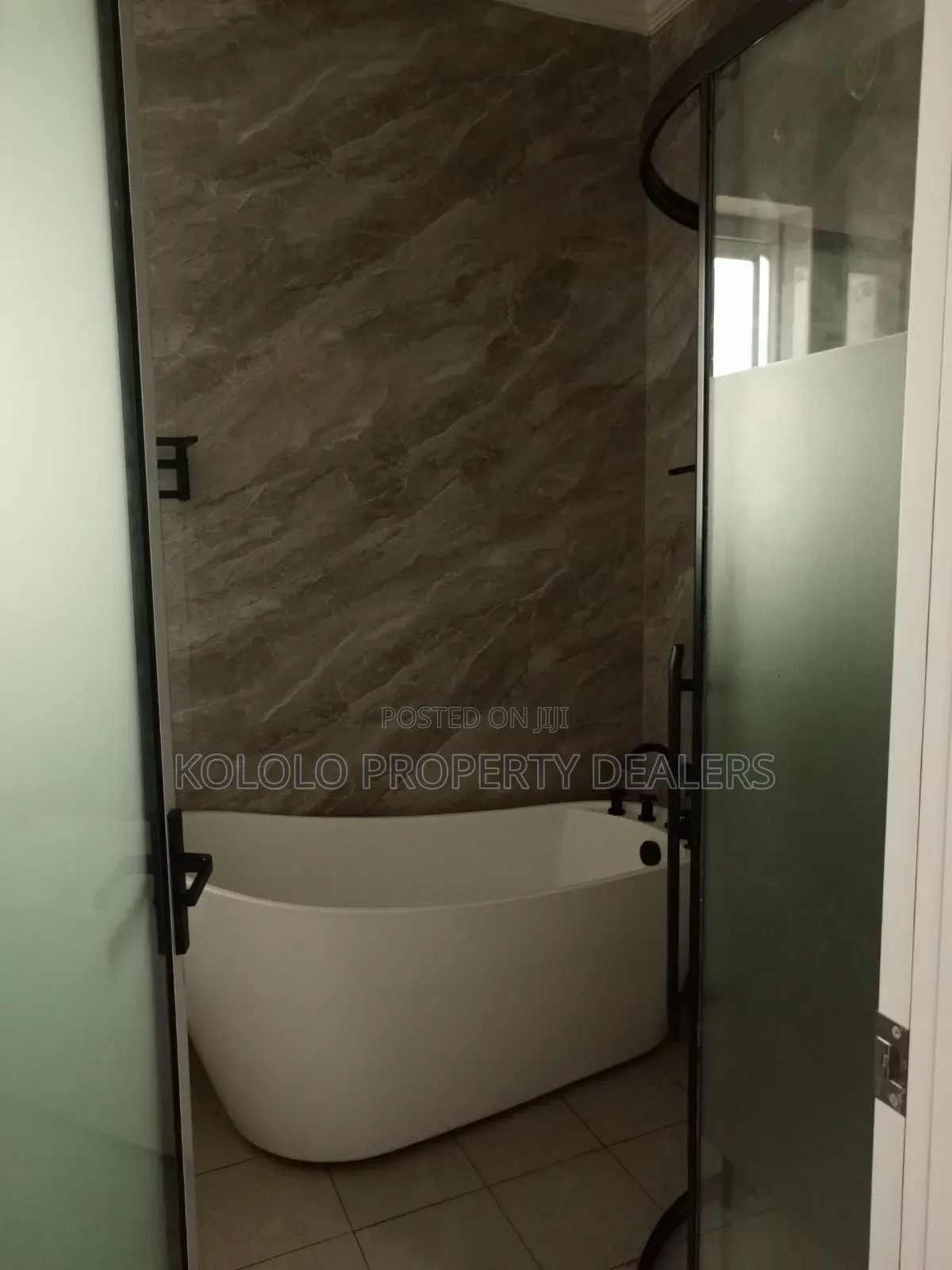 3bdrm Apartment in Kololo, Central Division for sale