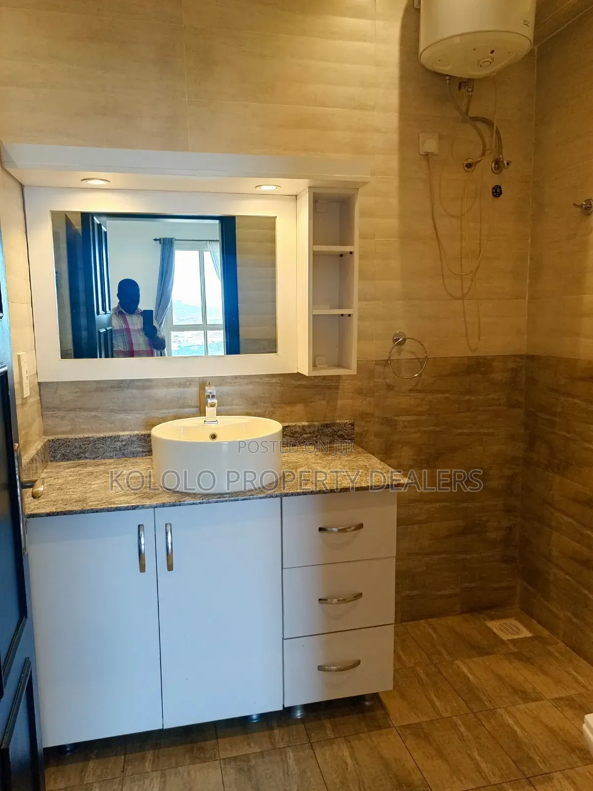 3bdrm Apartment in Kololo, Central Division for sale
