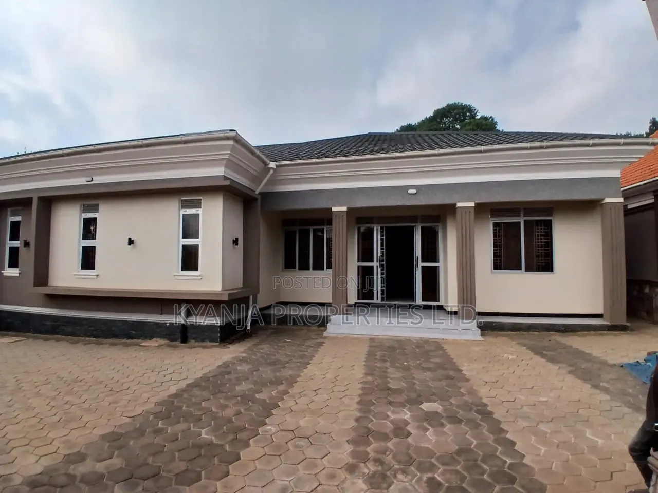 4bdrm Bungalow in Kira Estates for sale