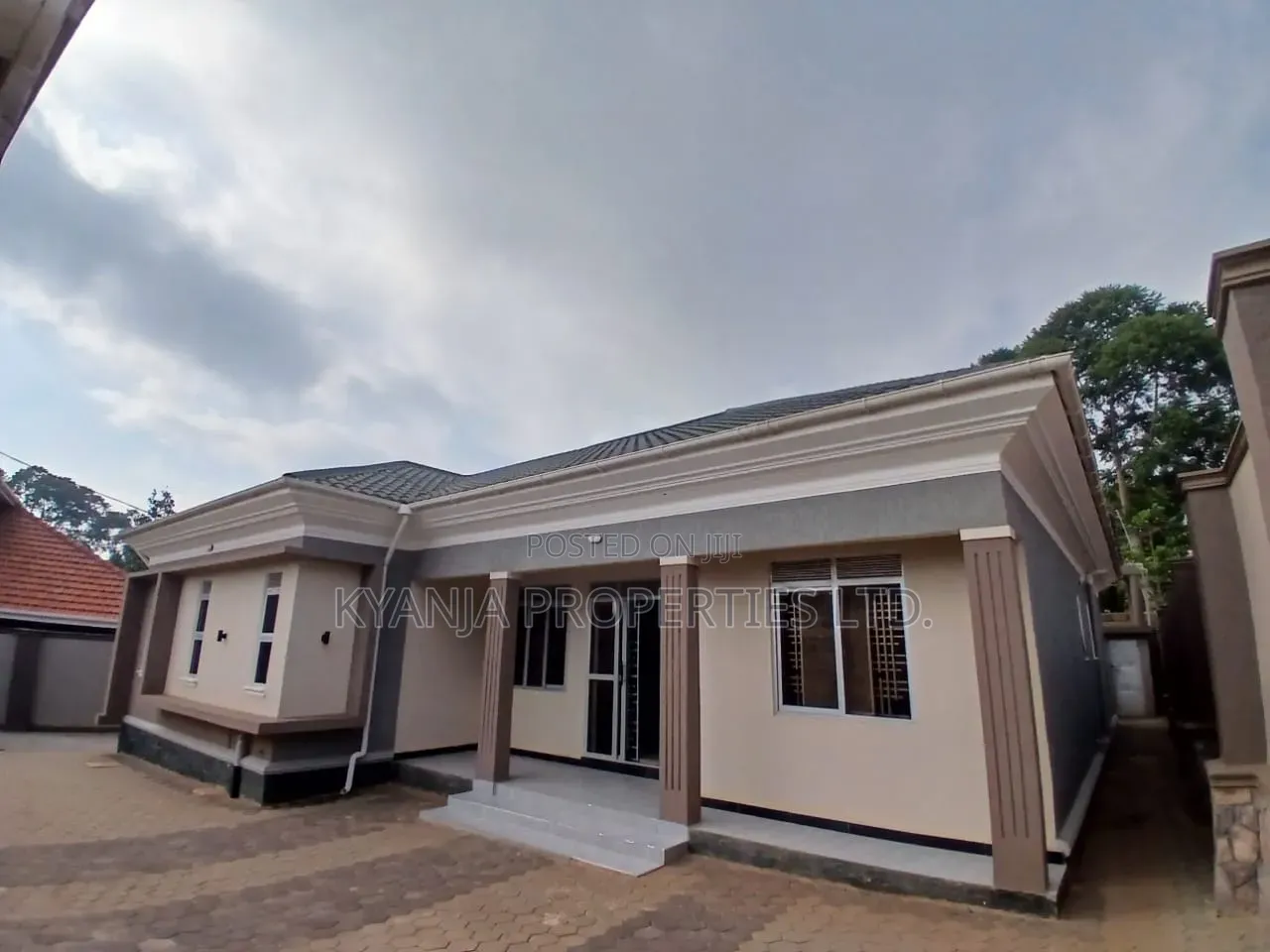 4bdrm Bungalow in Kira Estates for sale