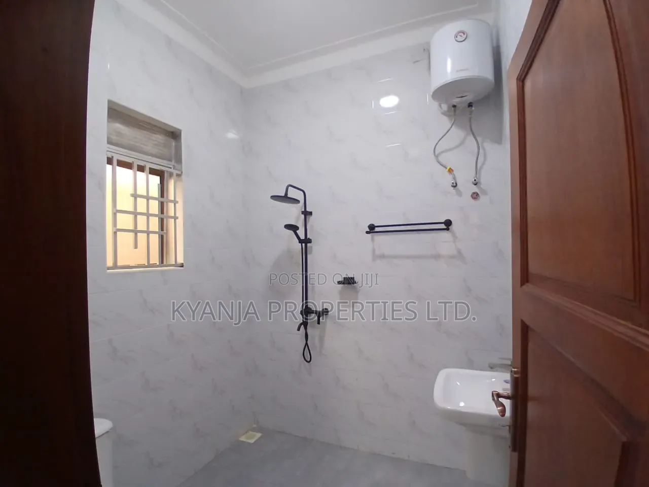 4bdrm Bungalow in Kira Estates for sale