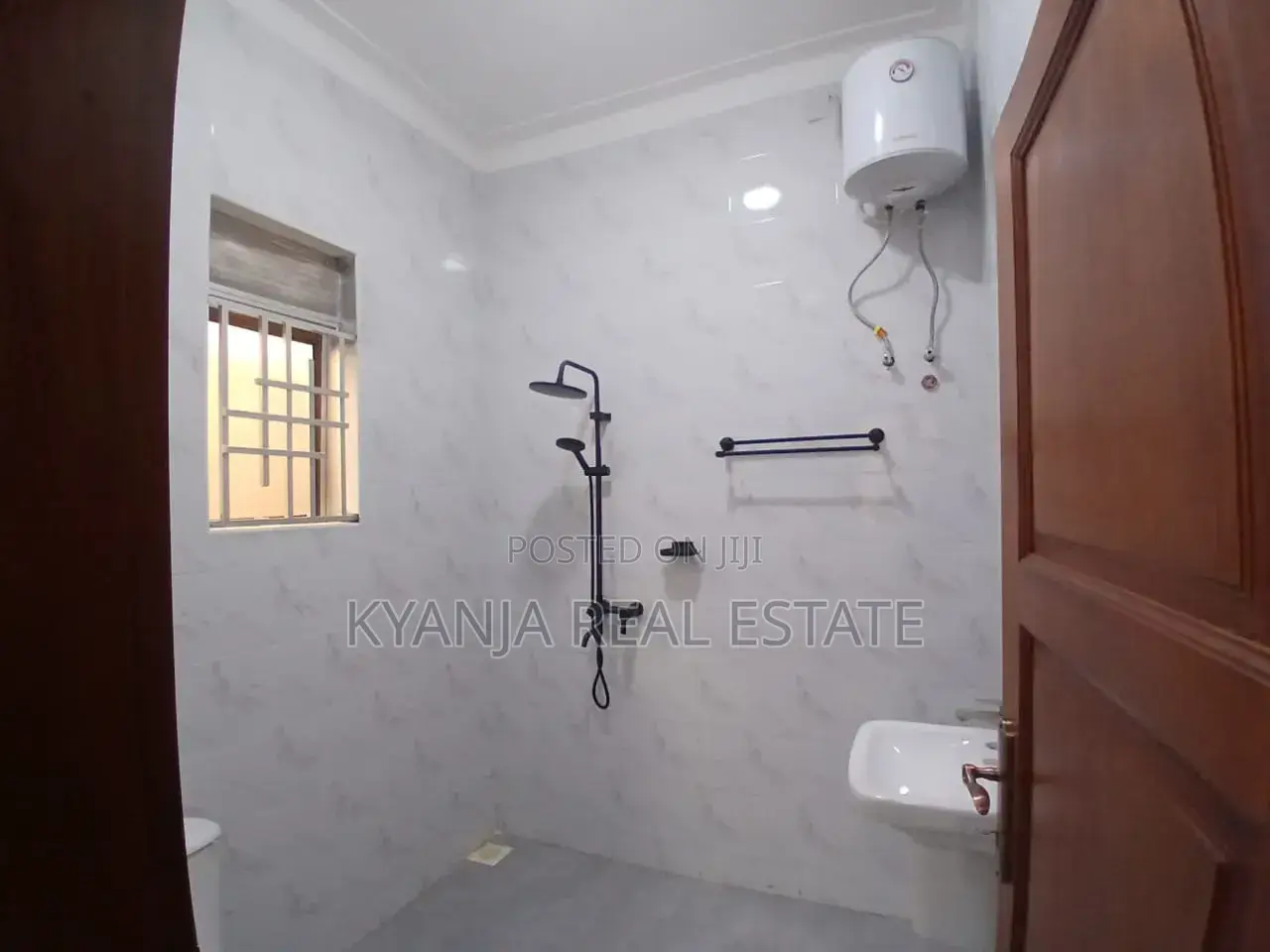 4bdrm Bungalow in Kira Estates for sale