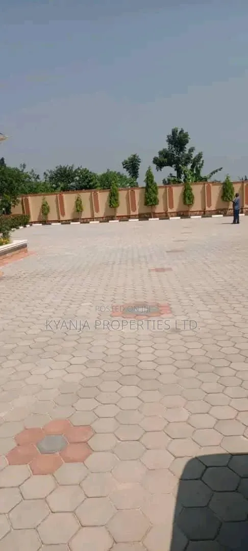5bdrm Bungalow in Gayaza Estates, Kawempe for sale