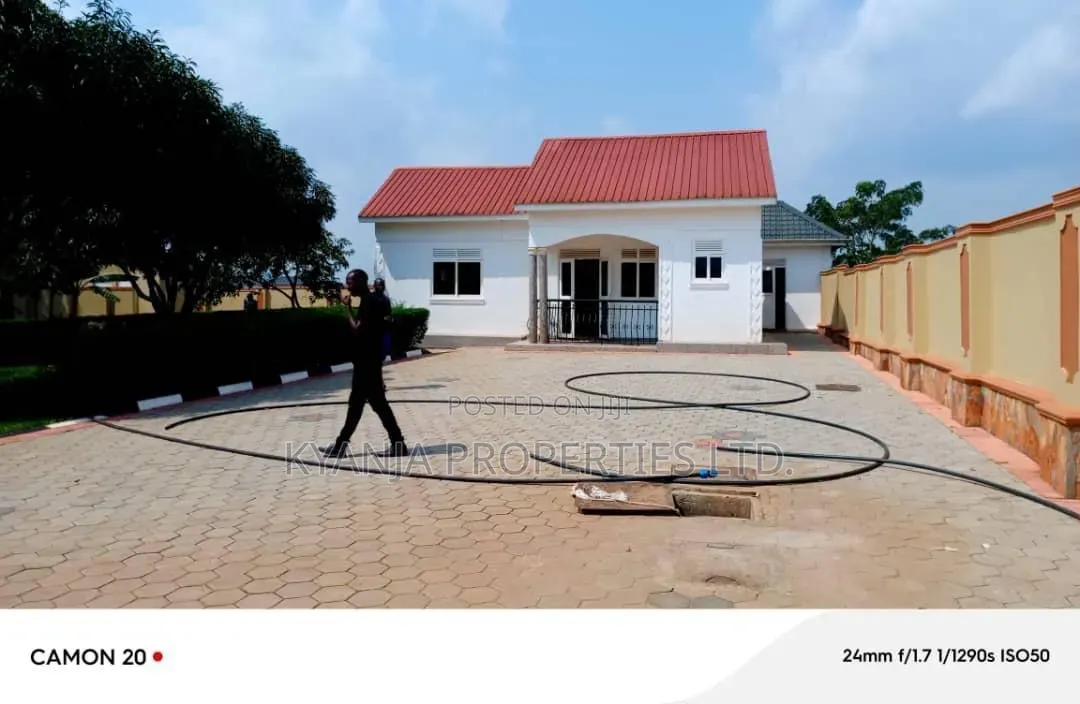 5bdrm Bungalow in Gayaza Estates, Kawempe for sale