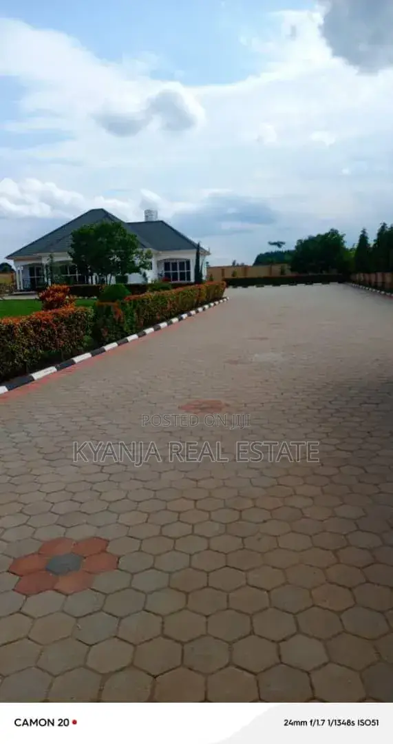 5bdrm Bungalow in Gayaza Estates, Kawempe for sale