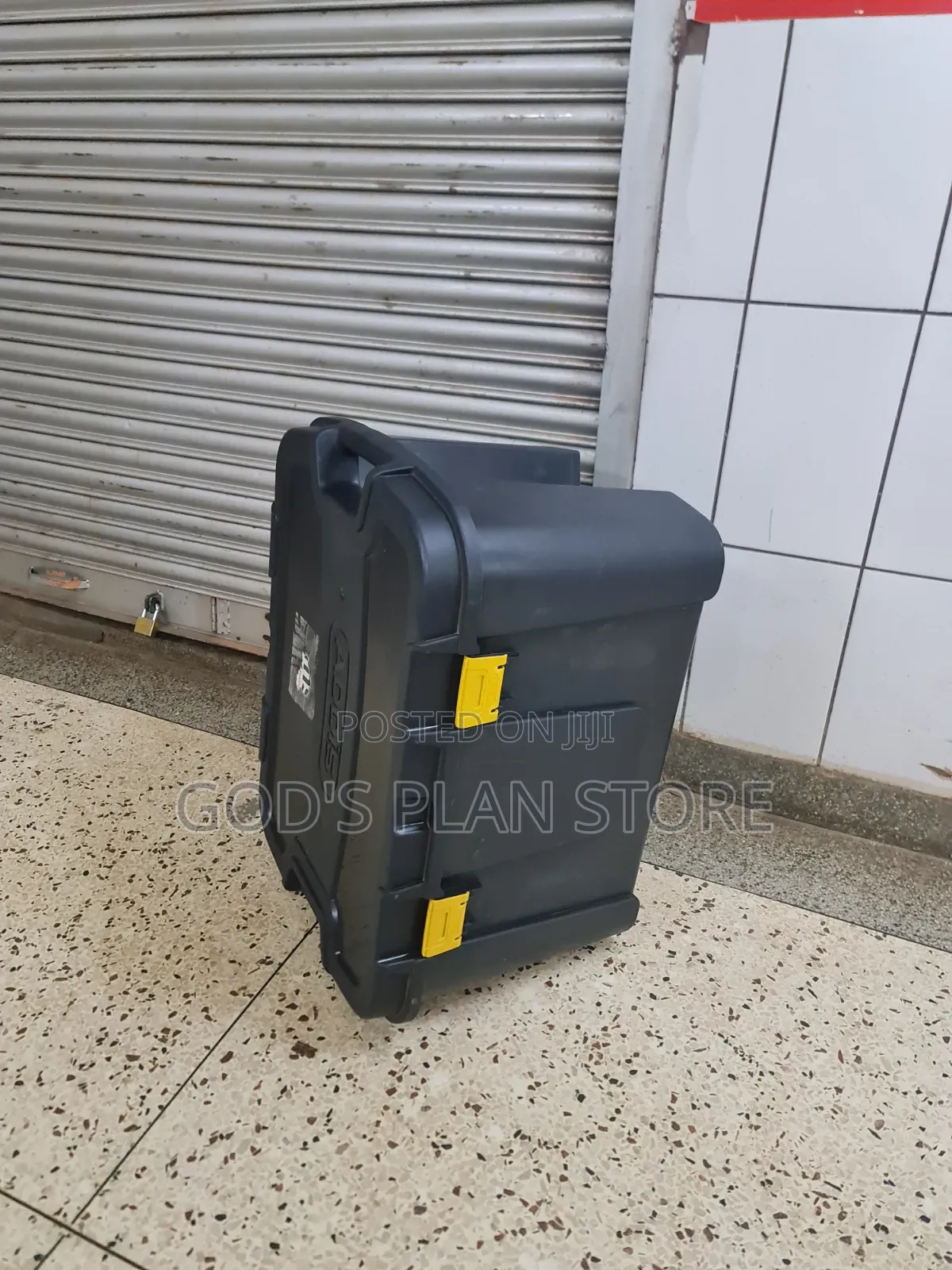 Yellow Latches Plastic Storage Boxes 150litres Black