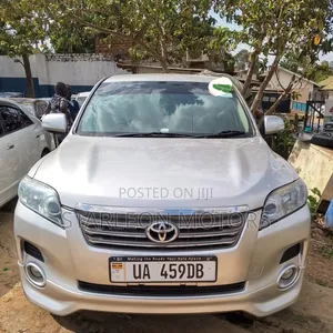Toyota Vanguard 2010 Silver