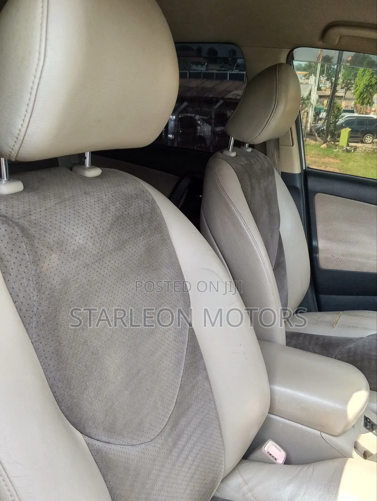 Toyota Vanguard 2010 Silver