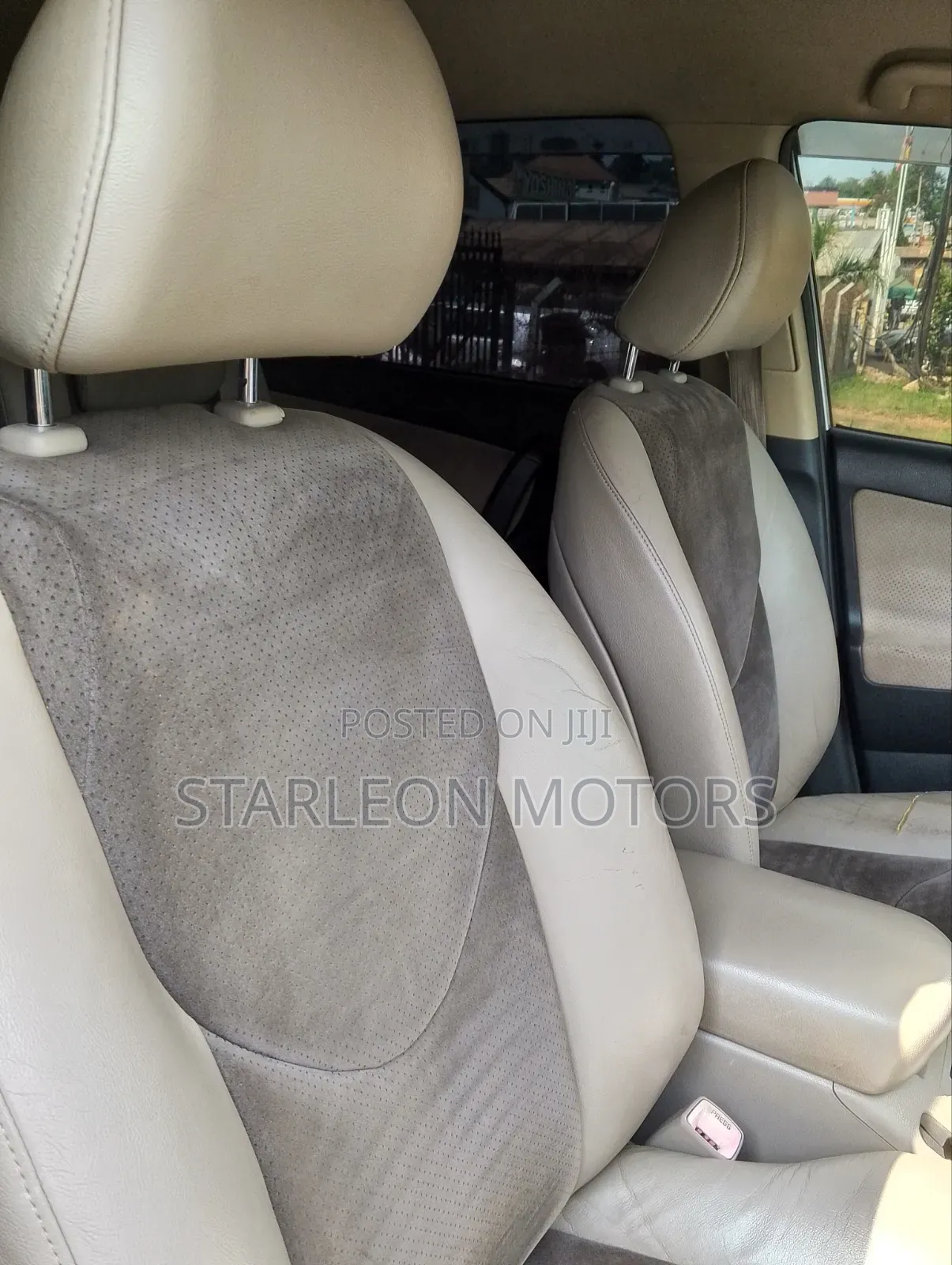Toyota Vanguard 2010 Silver
