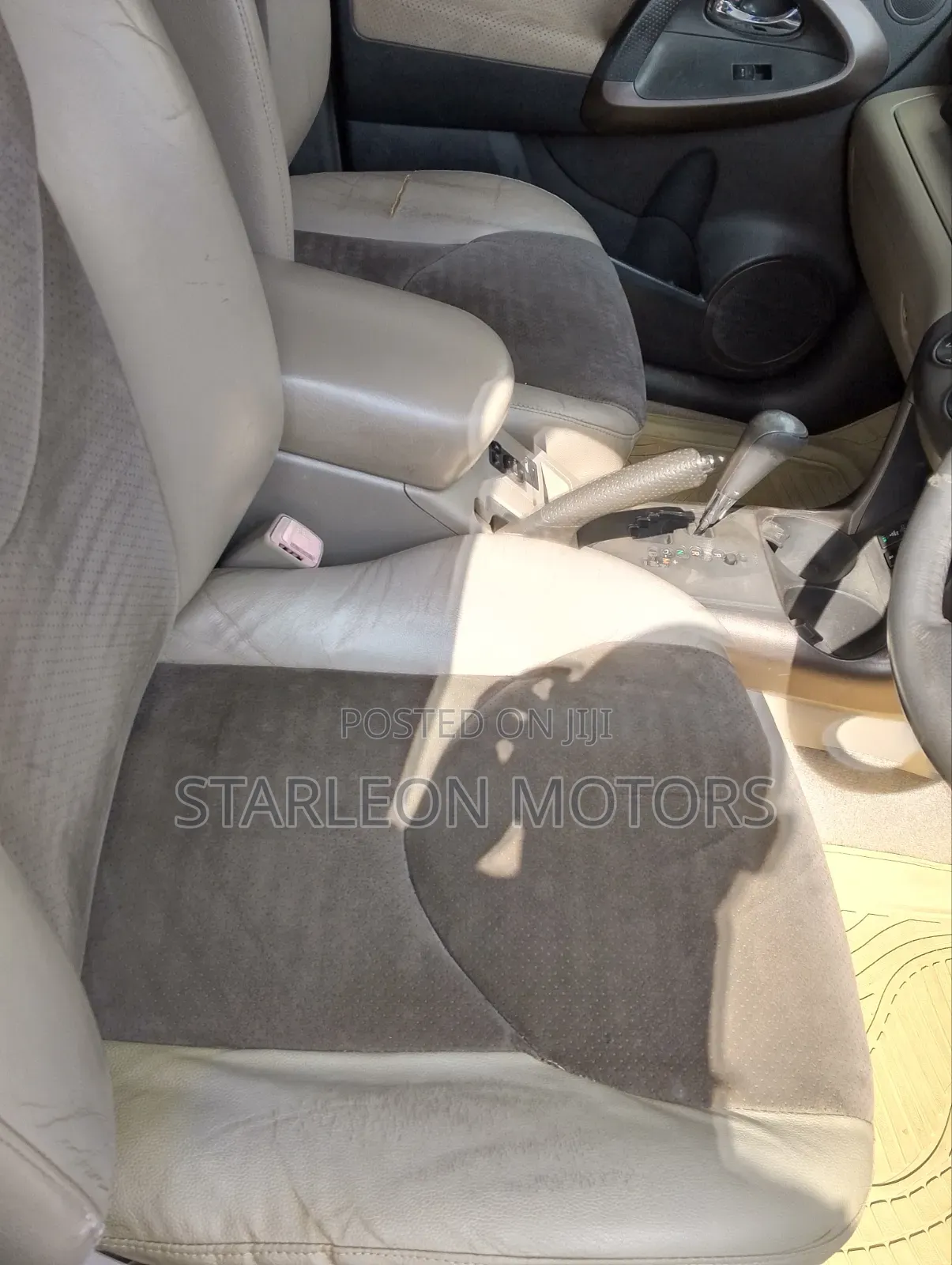 Toyota Vanguard 2010 Silver