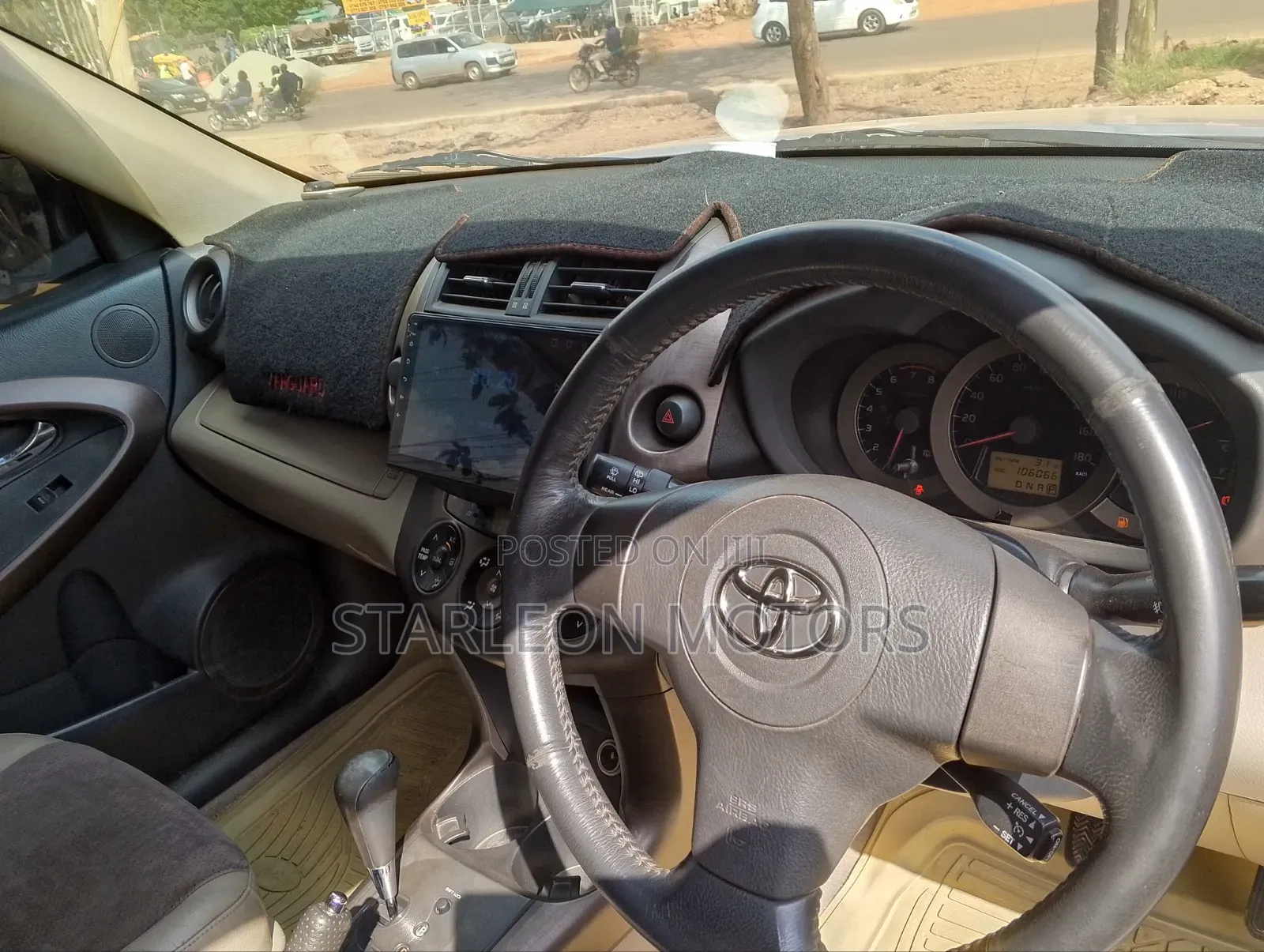 Toyota Vanguard 2010 Silver