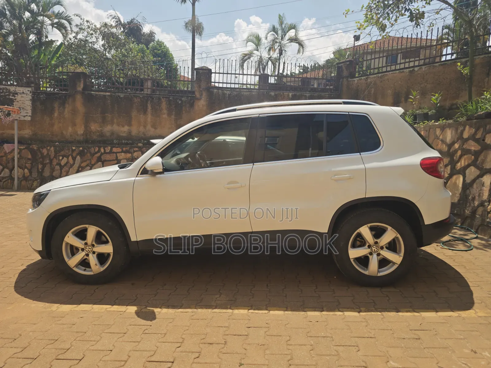 Volkswagen Tiguan SE 2010 White