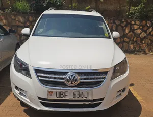 Volkswagen Tiguan SE 2010 White