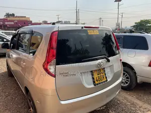 Toyota Passo Sette 2009 Silver
