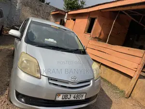 Toyota Passo Sette 2009 Silver