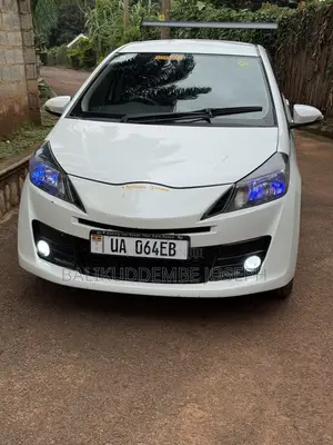 Toyota Vitz 1.5 FWD 5dr 2014 White