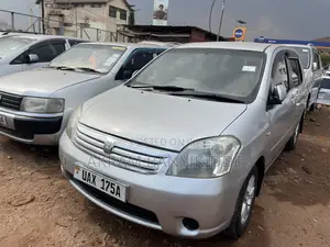 Toyota Raum 2004 Silver