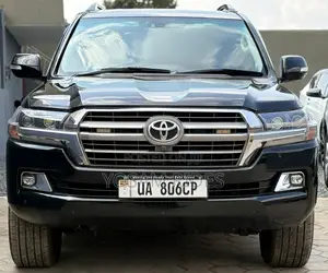 Toyota Land Cruiser 4.6 V8 GXR 2018 Black
