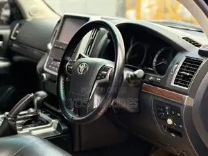 Toyota Land Cruiser 4.6 V8 GXR 2018 Black