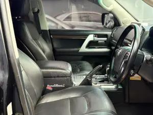 Toyota Land Cruiser 4.6 V8 GXR 2018 Black