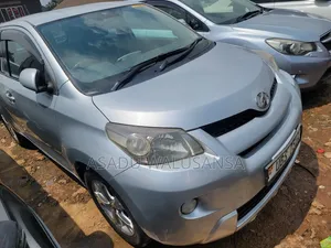 Toyota IST 2010 Silver