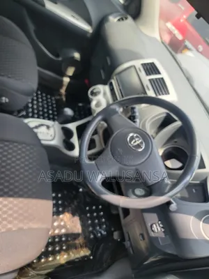 Toyota IST 2010 Silver