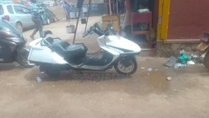 Honda 2000 White