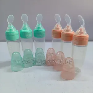 Momeasy Silicone Squeeze Feeders With a Soft Silicone